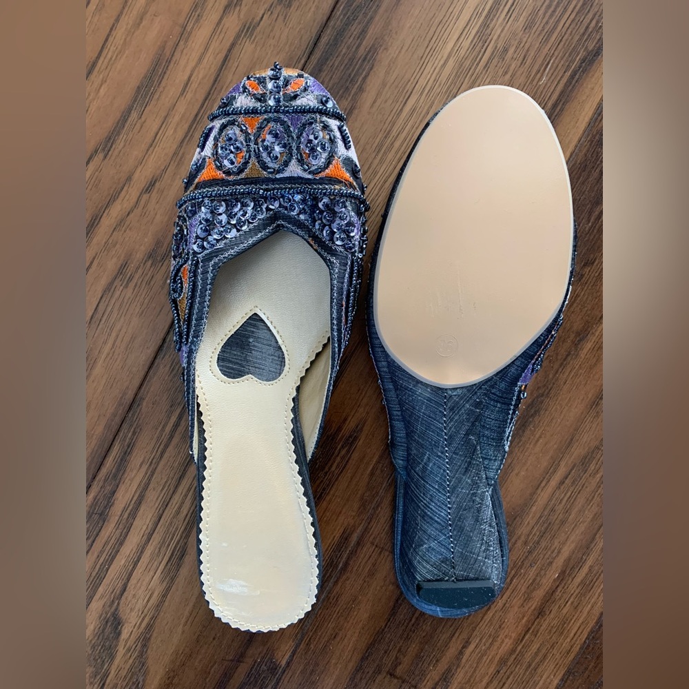 Slip-on Sandals - Picture 3 of 6